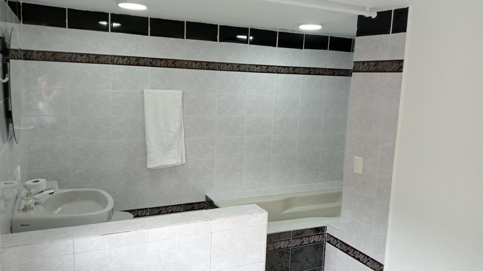 Casa Hotel Botero Medellin Ngoại thất bức ảnh